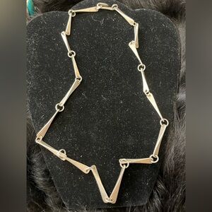 Elegant link Sterling Silver Necklace 13.6 grams